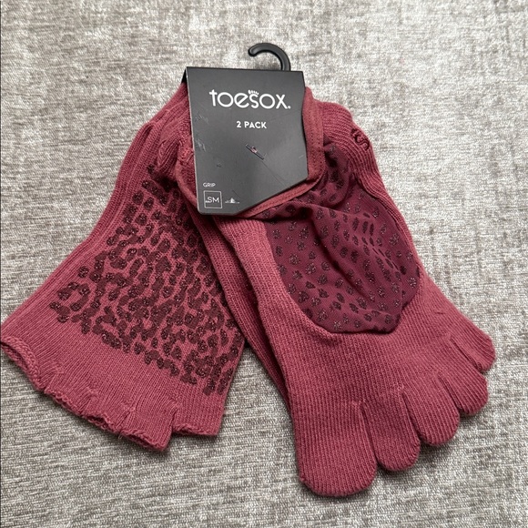 NWT 2 pack Toesox Grip Socks Size Small Pilates Barre Yoga Organic Cotton - Picture 1 of 4